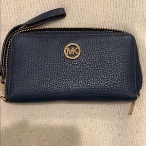Navy Michael Kors smartphone wristlet